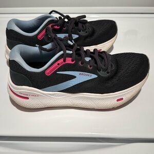 Women’s Brooks Ghost Max size 7